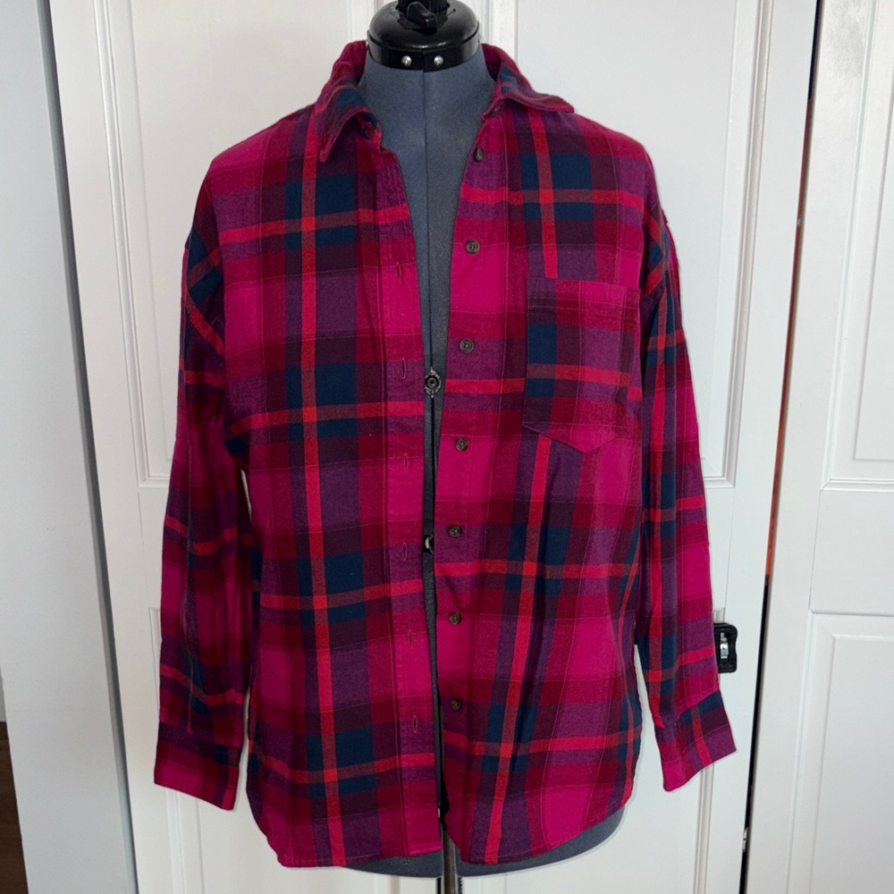Universal Thread Fuchsia and Navy Plaid Long Sleeve Shirt